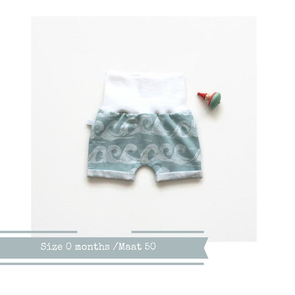 Mintgroene korte broek met golven, maat 50-56