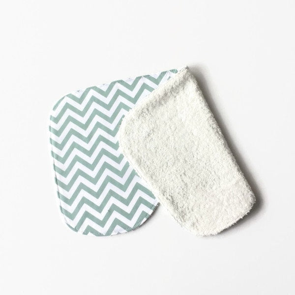 Baby spuugdoekje met groen zigzag patroon