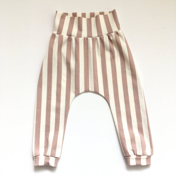 Baby harem broekje met roze en witte strepen, maat 80