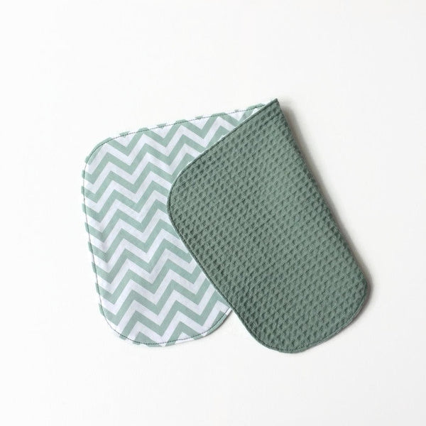 Baby spuugdoekje met groen zigzag patroon