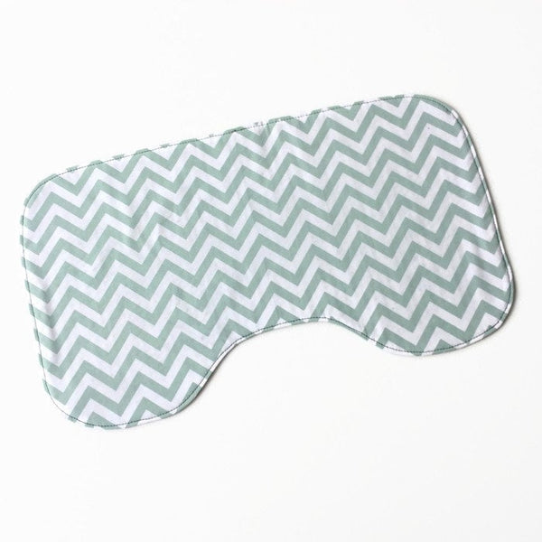 Baby spuugdoekje met groen zigzag patroon