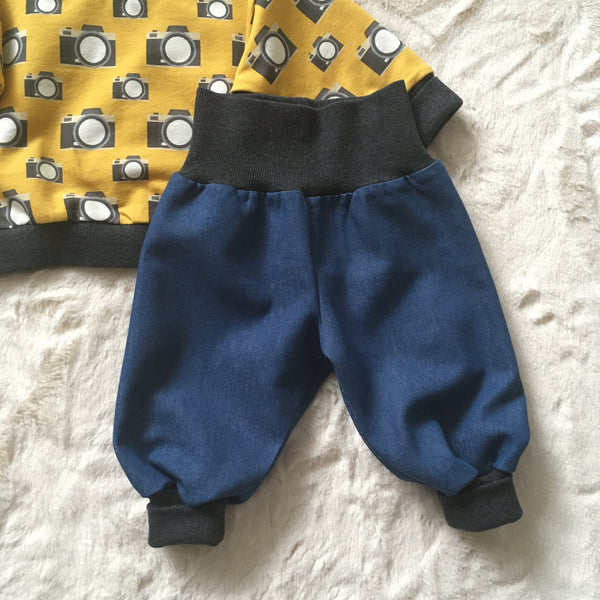 Baby set met broekje en trui met camera's