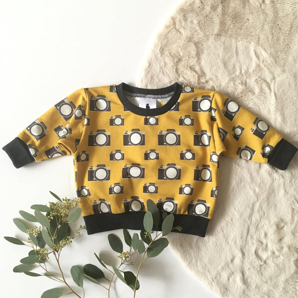Baby set met broekje en trui met camera's