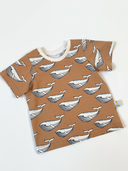 Biologisch shirtje met walvissen. T-shirt met walvissen