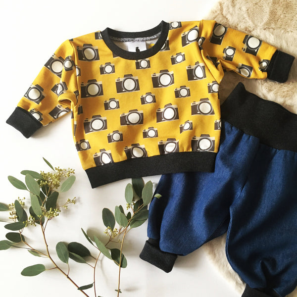 Baby set met broekje en trui met camera's