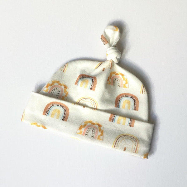Baby mutsje  met regenbogen