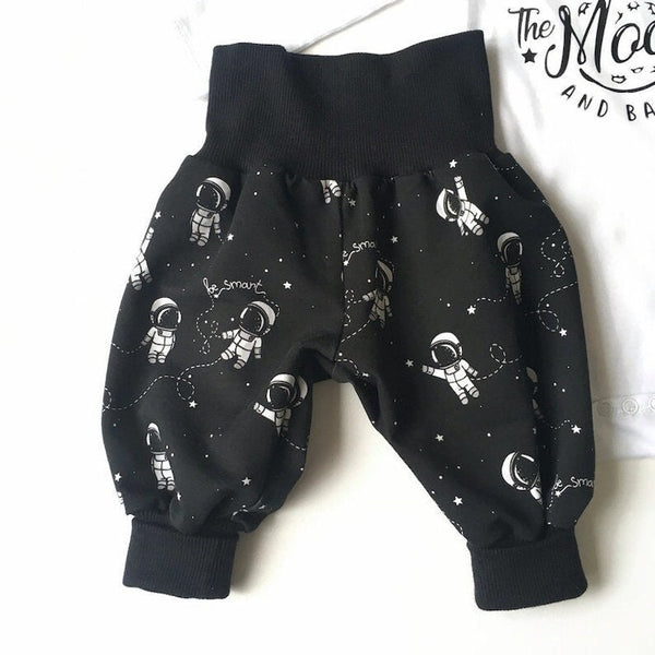 Zwarte baby broek met astronauten