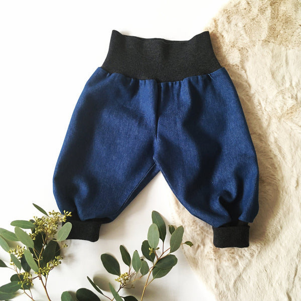 Baby set met broekje en trui met camera's