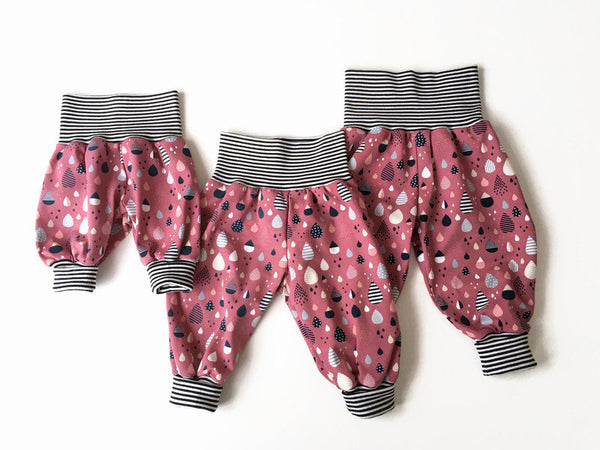 Roze baby broekje met druppen