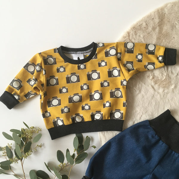 Baby set met broekje en trui met camera's