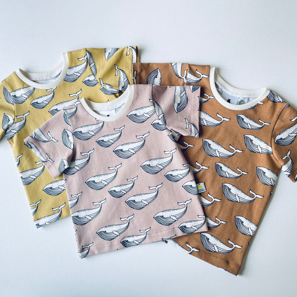 Roze biologisch shirtje met walvissen