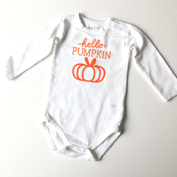 Hello pumpkin romper. Baby romper, Herfst rompertje, maat 62