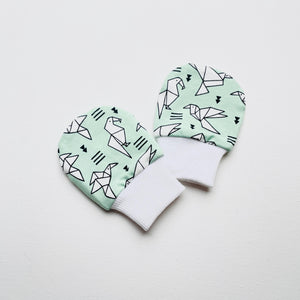 Mintgroene wantjes met dieren