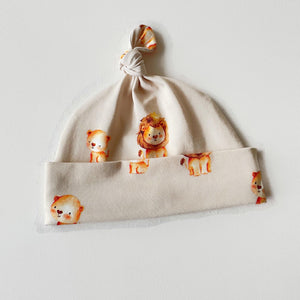Baby muts met leeuwen. Katoen tricot. Baby mutsje, baby koopmuts, muts