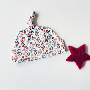 Baby mutsje met besjes en bloemen