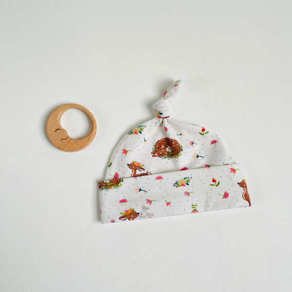 Mutsje  met hertjes, konijntjes en bloemetjes