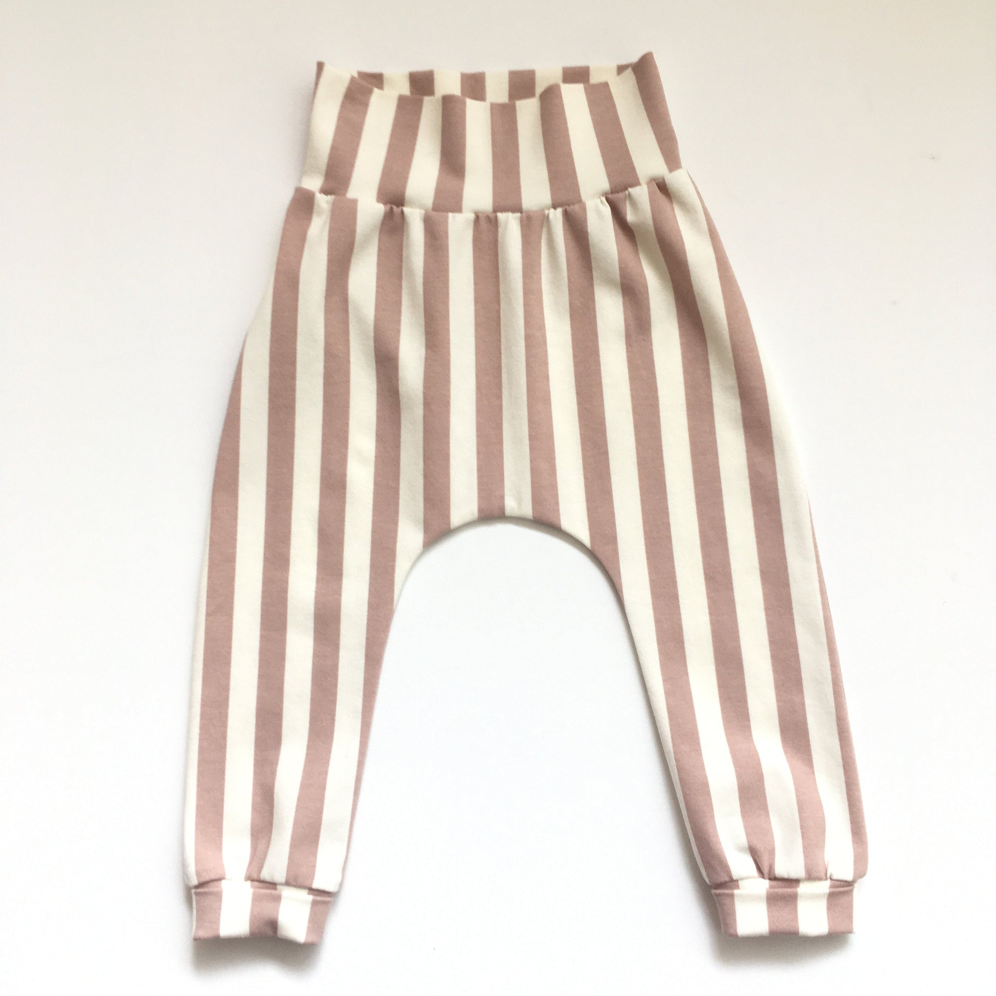 Baby harem broekje met roze en witte strepen, maat 80