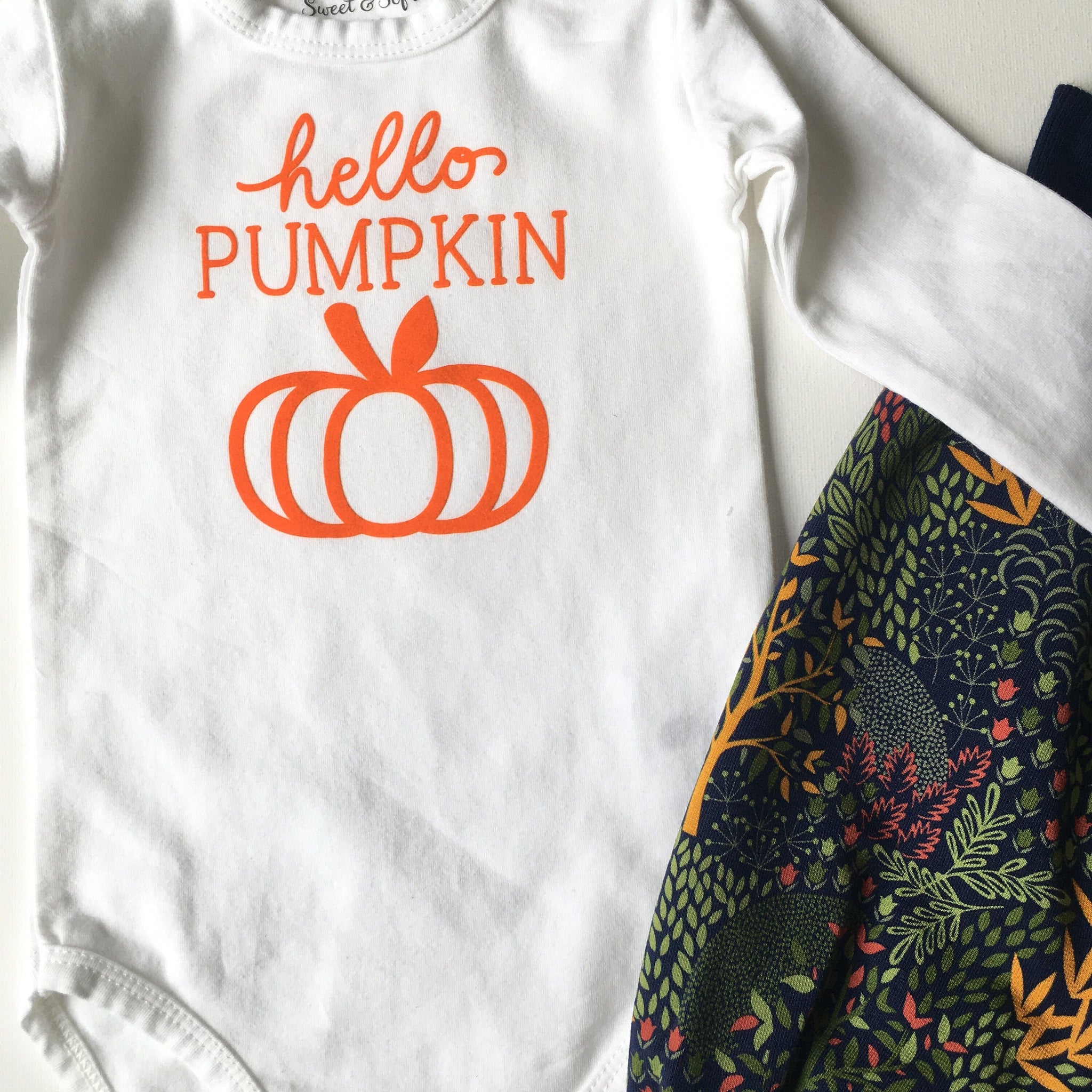 Hello pumpkin romper. Baby romper, Herfst rompertje, maat 62