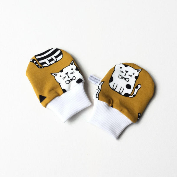 Gele baby krabwantjes met katten