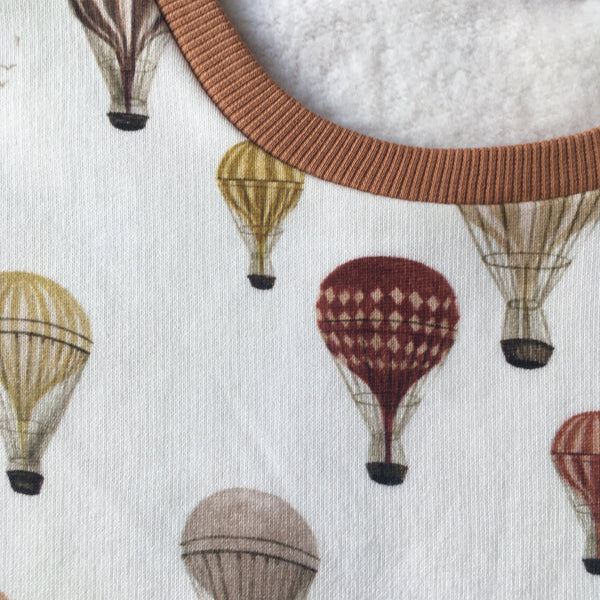 Trui met luchtballonnen en  vleermuismouwen