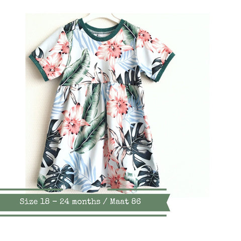 Tshirt jurkje met tropische bladeren en bloemen. Maat 86